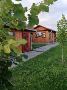 Ein Garten an der Unterkunft La Nea Ion