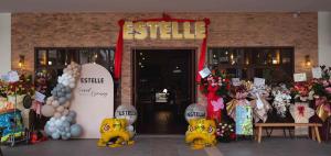 un frente de tienda con un cartel que lee selle en Skyscraper 65 KL Highest Outdoor Bathtub Luxury Lavish Designer Suite Penthouse Lv65, en Kuala Lumpur 53 fotos más