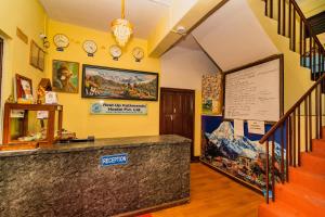 Rest Up Kathmandu Hostel tesisinde bir televizyon ve/veya eğlence merkezi