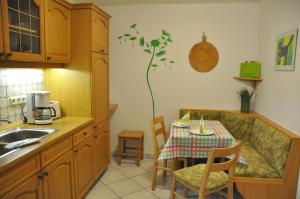 a kitchen with a table with a plant on the wall at Ferienwohnung Blaumeise in Clausnitz