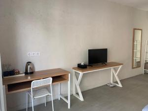 a desk with a computer and a monitor on it at Casa Della by Kahurangi in Sekongkang +15 photos
