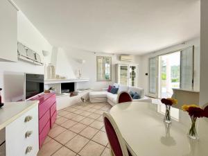 a kitchen and living room with a table and a couch at Villa Rachele con piscina in Balestrate