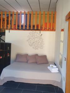 Postel nebo postele na pokoji v ubytování Loft immerso nel bosco