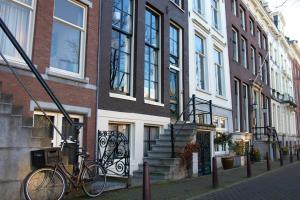 a bike parked in front of a building at Amsterdam Canal Suites in Amsterdam