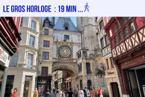 a building with a clock on the front of it at Rouen - Le Cocon de Gaëlle in Rouen