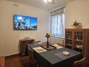TV a/nebo společenská místnost v ubytování Pisa Tower view