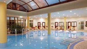 Bazén v ubytování Atrium Palace Thalasso Spa Resort And Villas nebo v jeho okolí