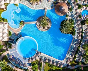 Bazén v ubytování Atrium Palace Thalasso Spa Resort And Villas nebo v jeho okolí