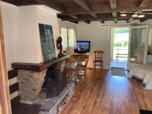 Televisyen dan/atau pusat hiburan di Maison NATURALY