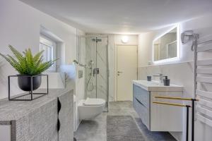 Ванная комната в Cuvi Beach Apartments