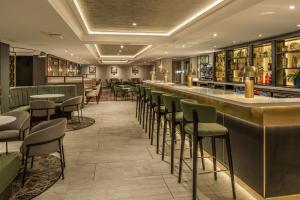 Hilton London Watford酒廊或酒吧区