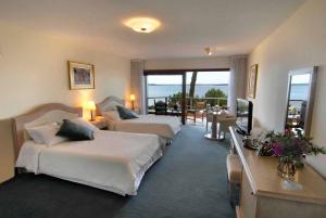 Uma área de estar em Hotel del Lago Golf & Art Resort