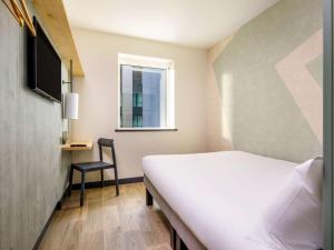 ibis budget Manchester Airport T2客房内的一张或多张床位