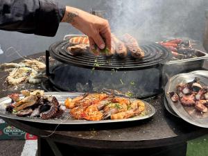 Kemudahan BBQ tersedia untuk tetamu di hotel