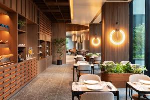 Canopy By Hilton Osaka Umeda餐厅或其他用餐的地方