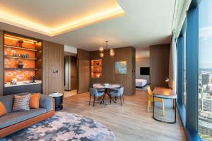 Canopy By Hilton Osaka Umeda的休息区