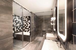 Canopy By Hilton Osaka Umeda的一间浴室