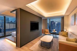 Canopy By Hilton Osaka Umeda的电视和/或娱乐中心