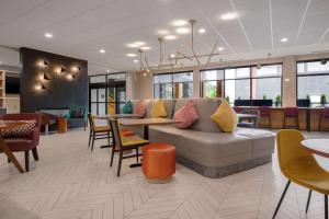 Home2 Suites By Hilton Thunder Bay的休息区