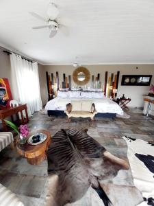 hippomoon lodge game reserve客房内的一张或多张床位