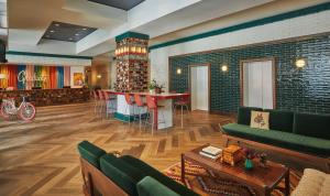 a living room with a couch and a bar at Graduate by Hilton Lincoln in Lincoln +128 photos