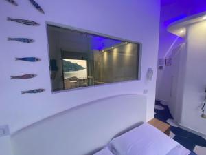 TV a/nebo společenská místnost v ubytování Hotel Vietri Coast