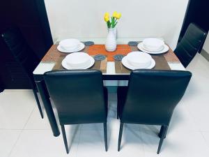 Φωτογραφία από το άλμπουμ του LUX 2BR Uptown BGC, 70sqm, Balcony, Rooftop Pool & 5G WiFi, Ste 34 στη Μανίλα