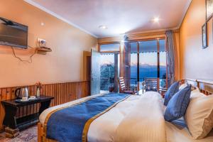 Blossom Hideaway Kausani客房内的一张或多张床位