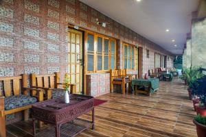 Blossom Hideaway Kausani的休息区