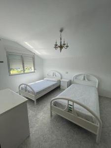 Ένα ή περισσότερα κρεβάτια σε δωμάτιο στο Casa Caldebarcos, frente Playa Carnota