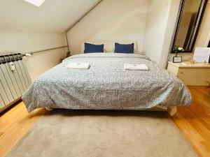 Posteľ alebo postele v izbe v ubytovaní Mia Airport studio apartment - 0-24h Self check in&out - Parking on site
