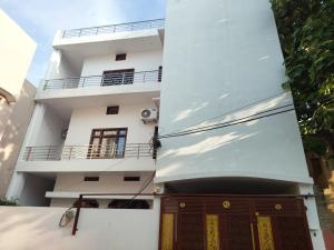 vistas a la parte delantera de la casa en kailasha Inn, en Varanasi