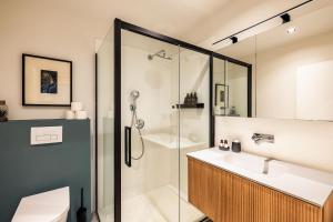 a bathroom with a shower and a sink at vakantiehuis Cerise, Luxueus genieten in de Leiestreek in Deinze +21 photos