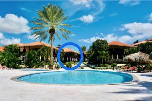 Bazén v ubytování Blue Bay Beach Villas & Apartments nebo v jeho okolí