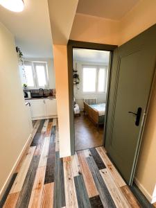 Posteľ alebo postele v izbe v ubytovaní Vintage House z widokiem na morze