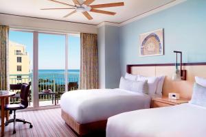 Postel nebo postele na pokoji v ubytování The Ritz-Carlton Key Biscayne, Miami