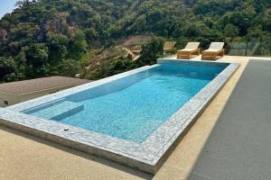 Sundlaugin á Villa Capri piscine jacuzzi vue mer eða í nágrenninu
