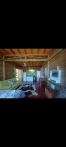 Χώρος καθιστικού στο Chalé CRISTAL Casa de temporada