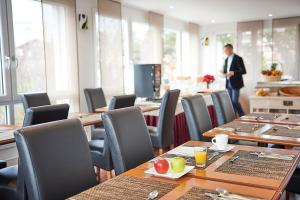 Restoran või mõni muu söögikoht majutusasutuses Le Leman Hotel