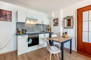 Η κουζίνα ή μικρή κουζίνα στο Ferienwohnung Pinot Noire