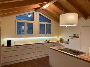 Kuchyň nebo kuchyňský kout v ubytování Cresta Loft in Saas-Grund + 16 fotografií