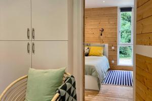 Una cama o camas en una habitación de Le Bungalow