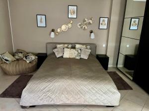 a bedroom with a large bed and a couch at Budapest Airport Smiley House in Gyál