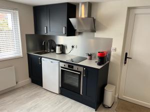 Η κουζίνα ή μικρή κουζίνα στο Garden Studio & Hot Tub +14 φωτογραφίες