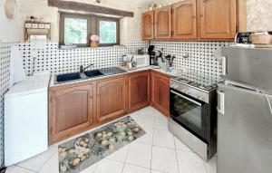 Η κουζίνα ή μικρή κουζίνα στο Lovely Home In Paulin With Kitchen