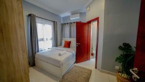 Postel nebo postele na pokoji v ubytování Lekki FootPrint, Lekki Phase1