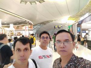 a group of three people standing in a shopping mall at 251 jarvis street in Simrāil