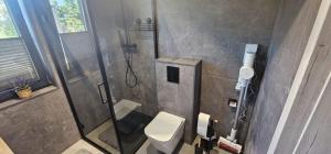 Phòng tắm tại Green Fields Apartments - Apartamenty na Dzikiej Łące 4