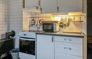 Η κουζίνα ή μικρή κουζίνα στο Stunning Home In Digermulen With Kitchen
