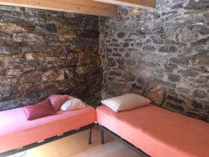 Postelja oz. postelje v sobi nastanitve Rustico Gin Avegno Torbecc, Vallemaggia, Tessin,